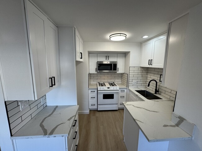 Building Photo - 1045 S Alma St Unit 2