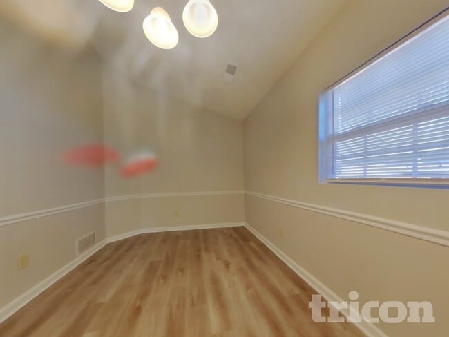 Photo - 623 Lockhart Ct NE