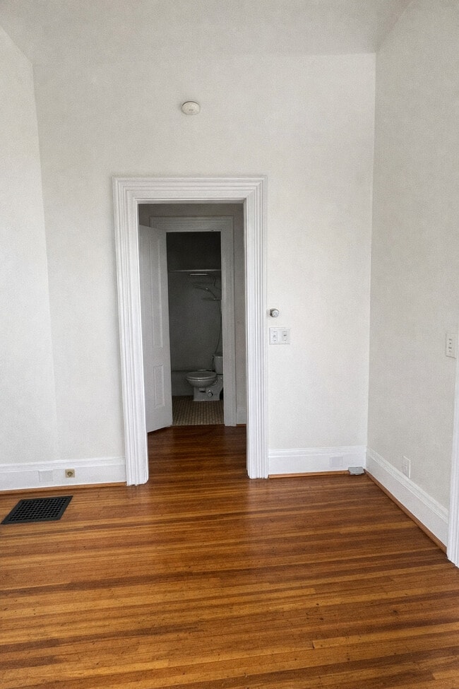 Photo - 265 Alexander St