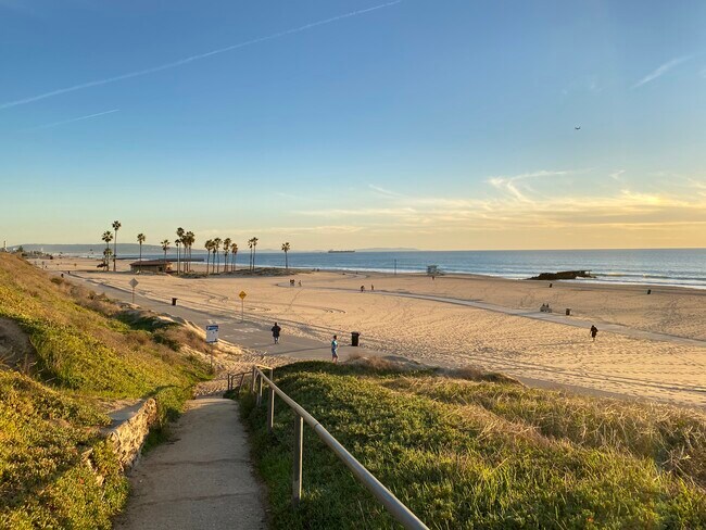 Beautiful Gated Community, steps from the beach! - 7301 Vista del Mar Ln