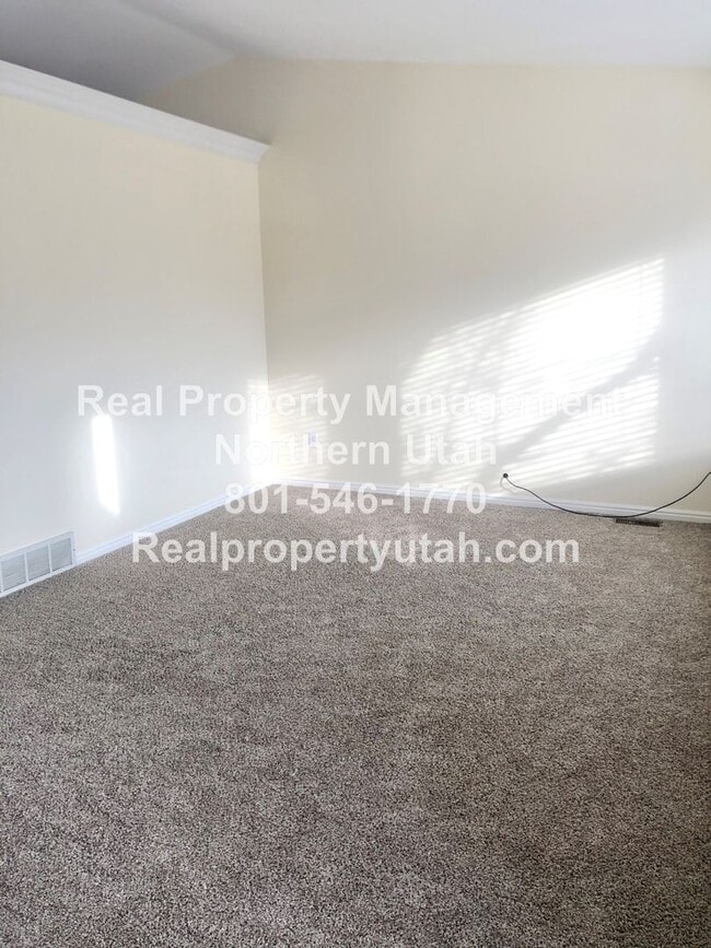 Photo - 4 Bedroom 2.5 Bathroom House In Layton Ava...