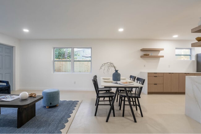 Photo - 770 NE 34th Ct