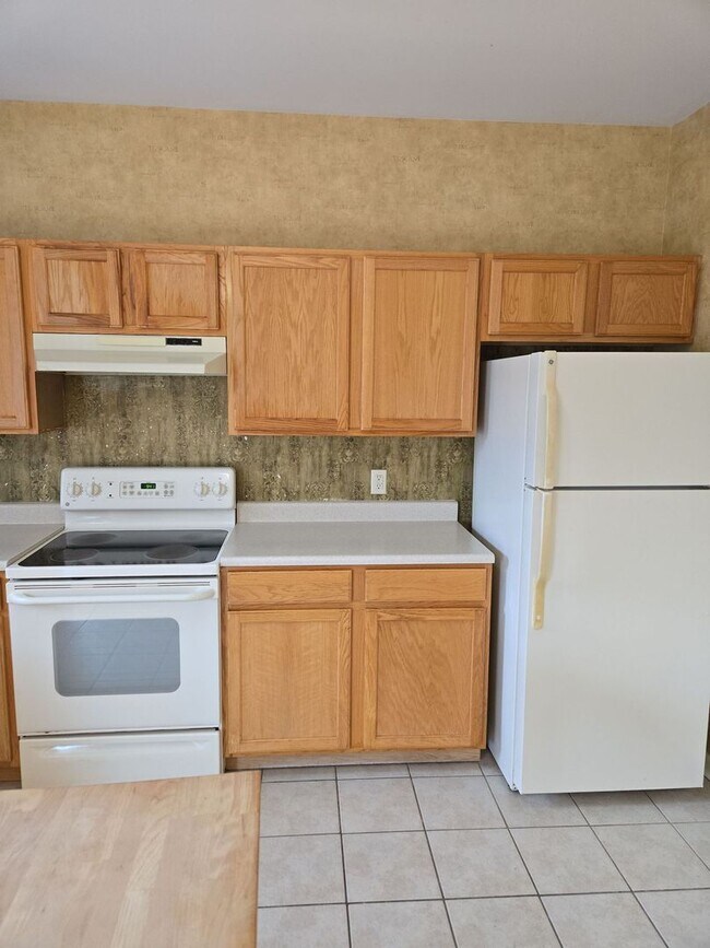 Photo - CONTRACT PENDING!! 3 Bed / 2.5 Bath Townhouse with 2-Car Garage