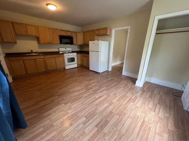 Photo - 156 Oak Ave Unit 03