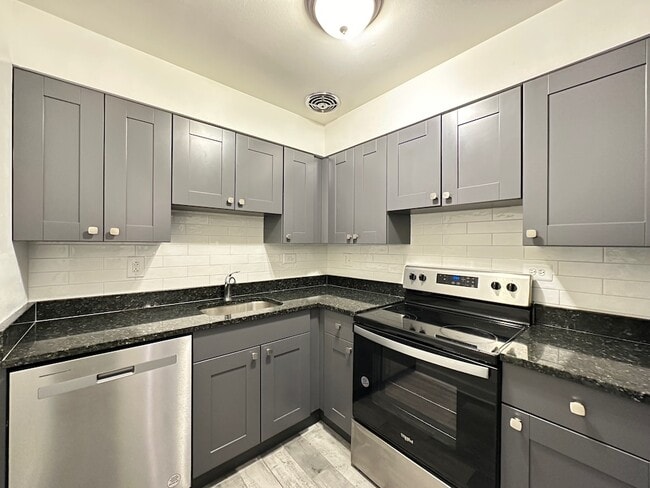 Photo - 3825 N Pine Grove Ave Unit 102