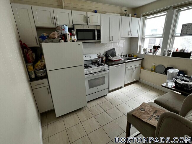 Building Photo - 520 Cambridge St Rental