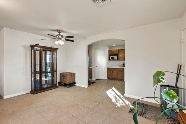 Photo - 3BR Home w/Fenced yard and Garage-1 Block to Colorado River