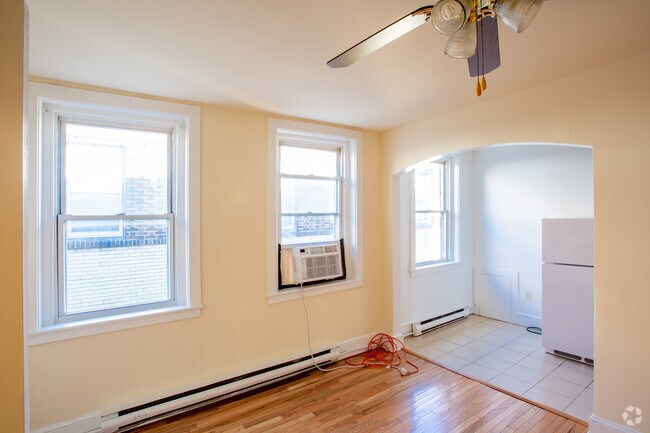 Studio - King's Manor Apartments