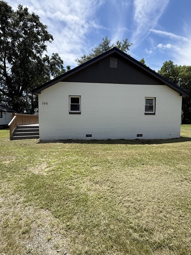 Photo - 106 Molette St Unit B