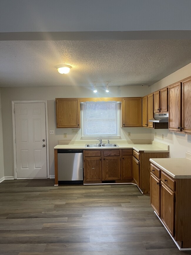 Photo - 912 Gregory St