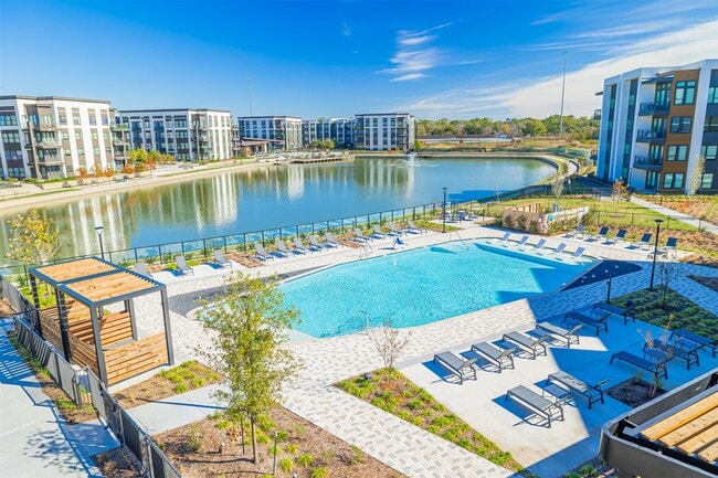 Building Photo - 10505 Deerwood Rd Unit 335