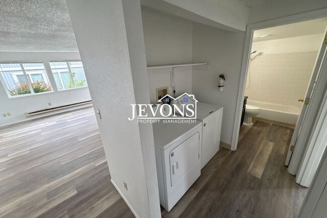 Photo - 1722 E 56th St Unit 1