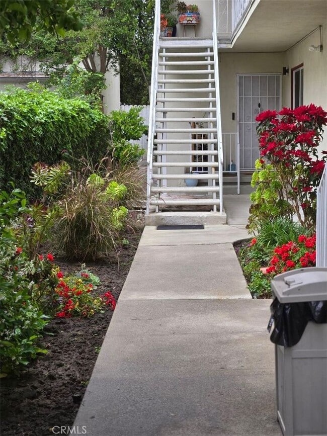 Building Photo - 4949 Coldwater Canyon Ave Unit 1-1 Rental