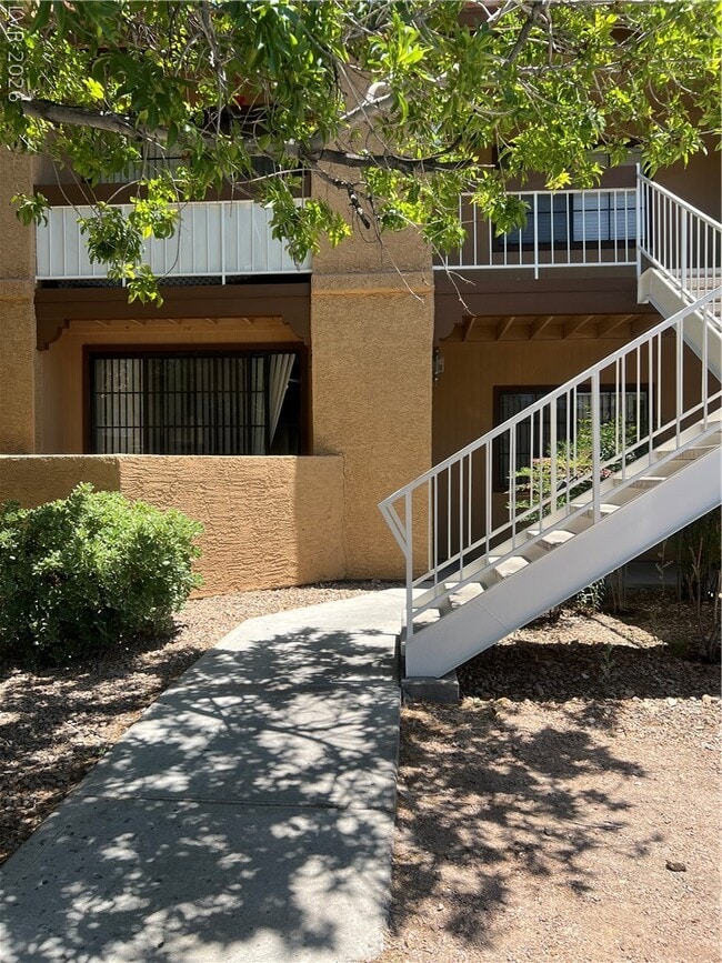Building Photo - 5166 S Jones Blvd Unit 101