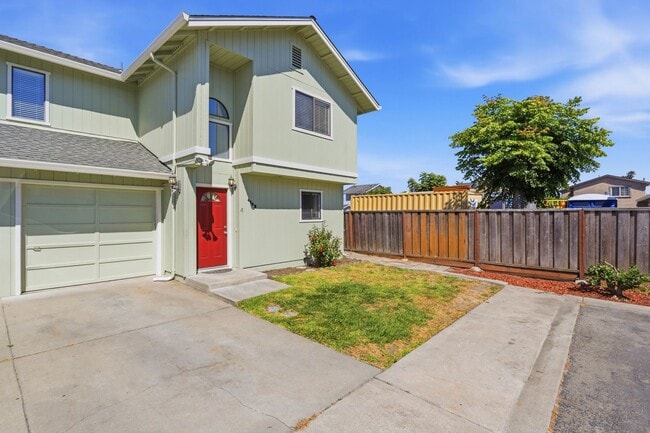 Photo - Great 3 Bedroom Townhome with Garage!