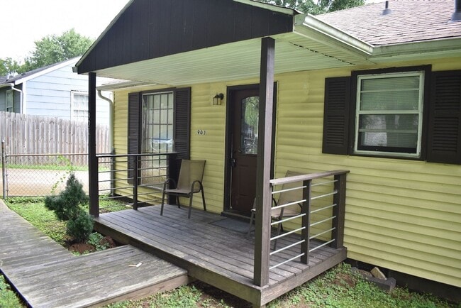 Building Photo - 3 Bed/2 Bath Home in East Nashville, Fenced Yard, Hardwood Floors, Minutes to Shelby Bottoms