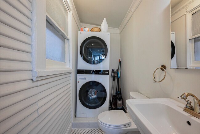 Photo - 705 W Main St