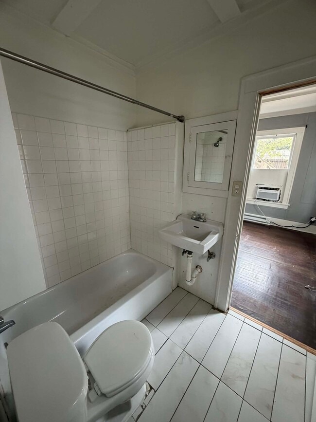 Photo - 1302 W Bell St Unit 1