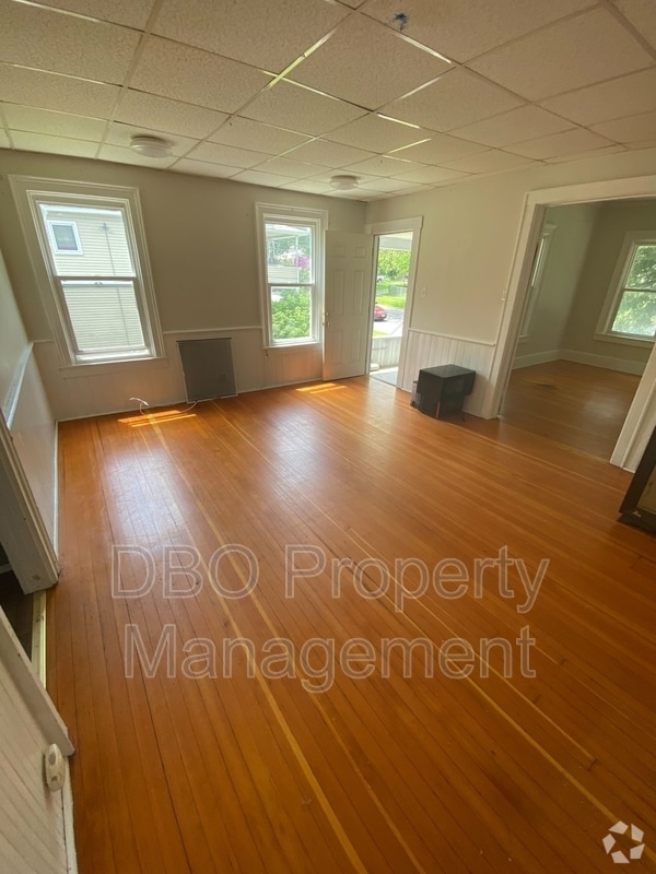 Building Photo - 108 Broad St Rental