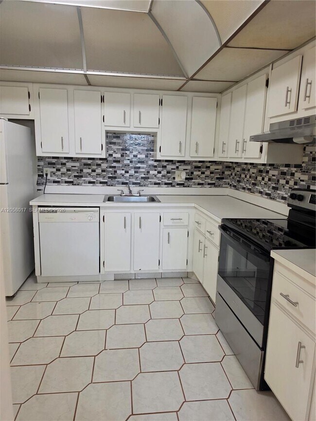 Photo - 4158 Inverrary Dr Unit 308