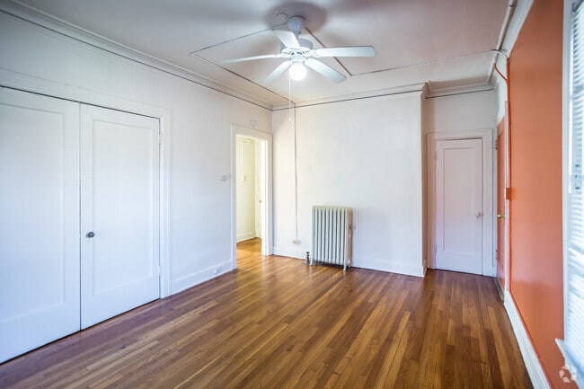 1 BR, 1 BA - 810 SF