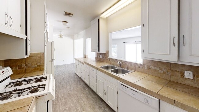 Photo - 33540 Washington Dr