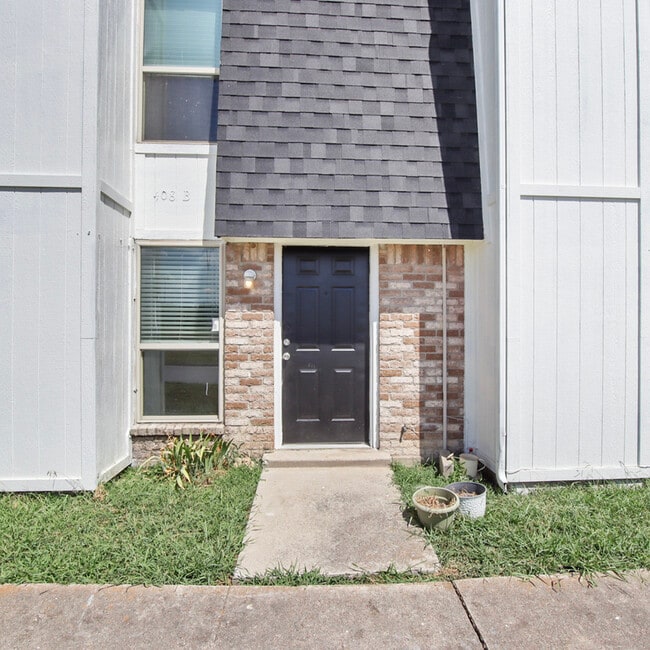 Photo - 408 Noble Ave