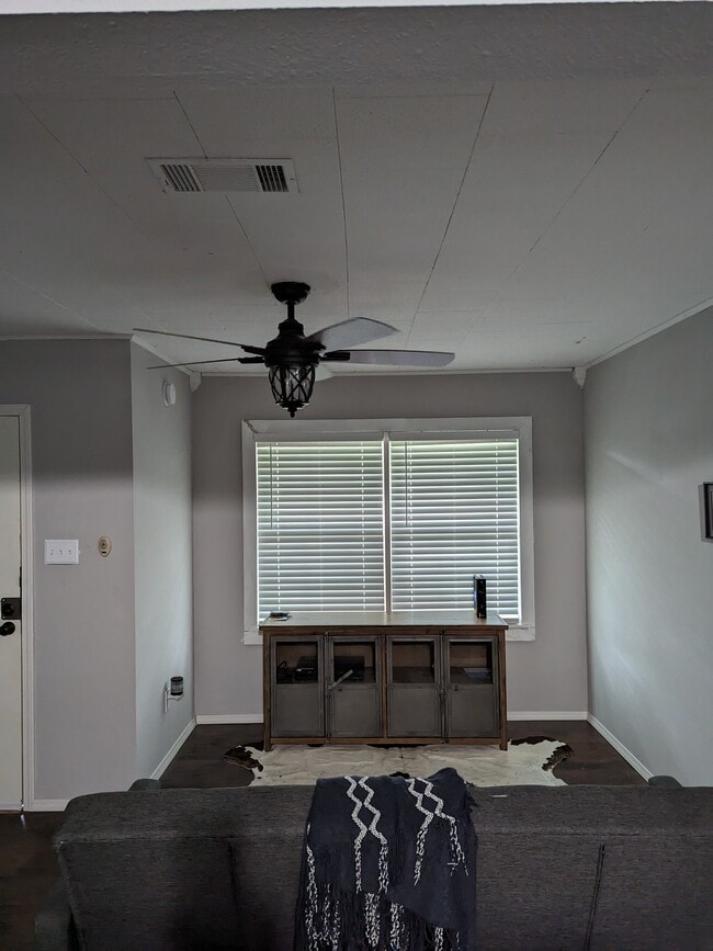 Photo - 502 N Caney Dr