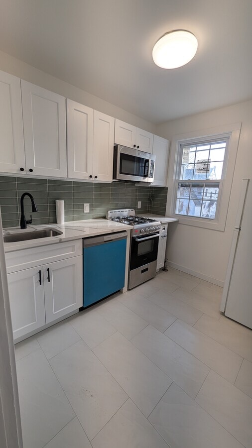 Kitchen - 147 Locust St Unit 2