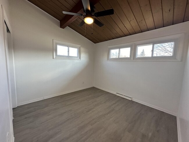 Photo - 3032 N Rockton Ave