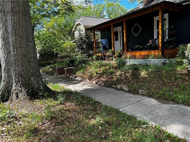 Photo - 111 Clifton St SE