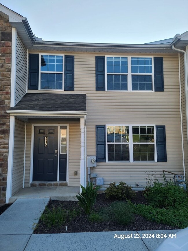 Building Photo - 3 Bedroom Townhouse For Rent in Waynesboro