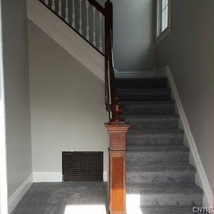 Photo - 347 Douglas St