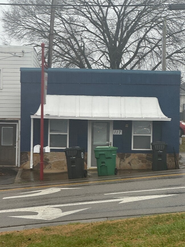 Photo - 107 N High St