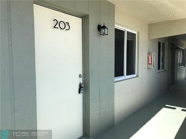 Photo - 1400 NE 54th St Unidad 203