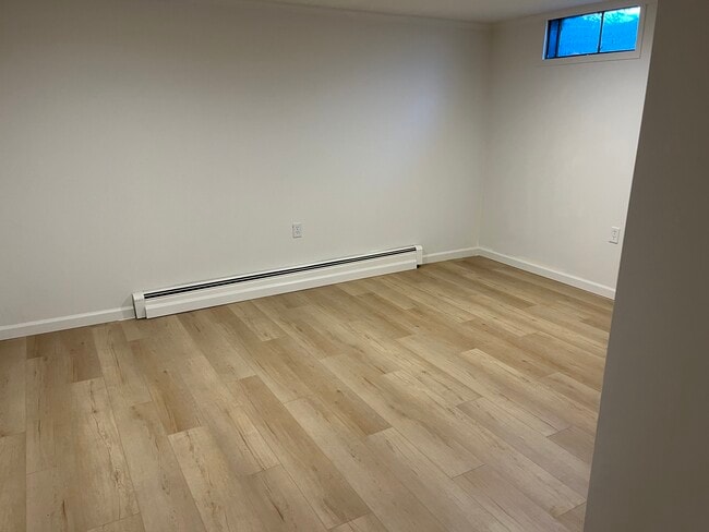 Building Photo - 1583 highland park dr Unit F Rental