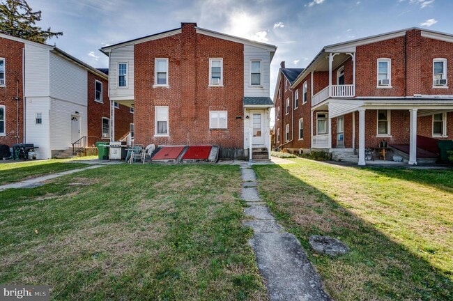 Photo - 121 W Arch St