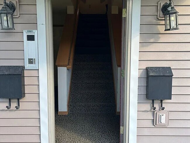 Photo - 635 E Dayton St