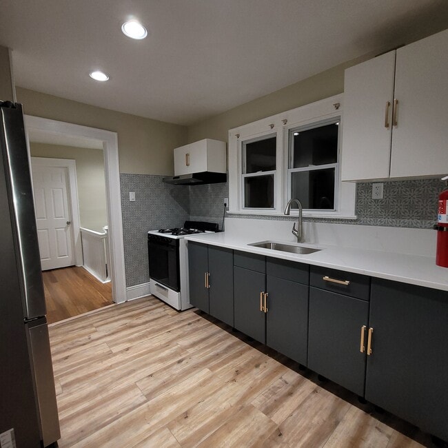 714 6th St Unidad 2nd floor unit