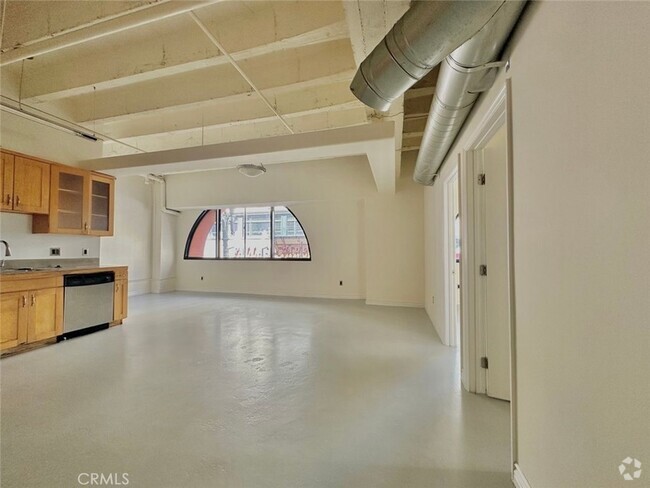 Building Photo - 312 W 5th St Unit M4 Rental