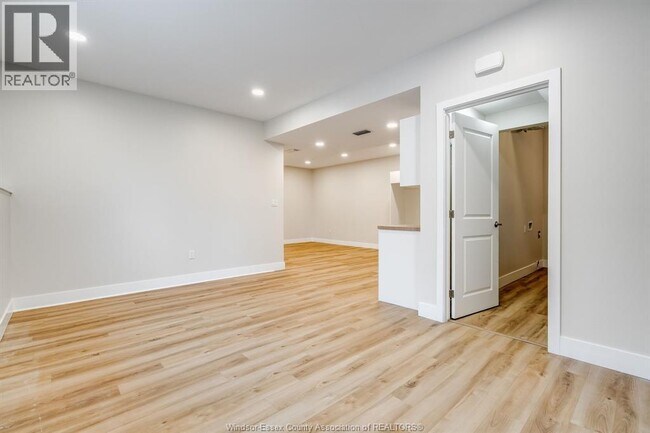 Photo - 21293 Harbour Rd