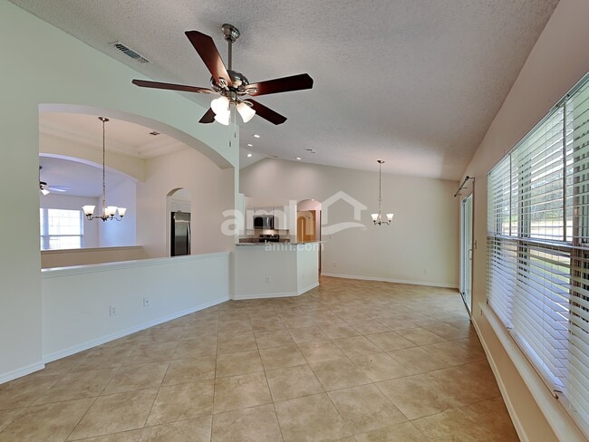 Photo - 2063 Forest Gate Dr W