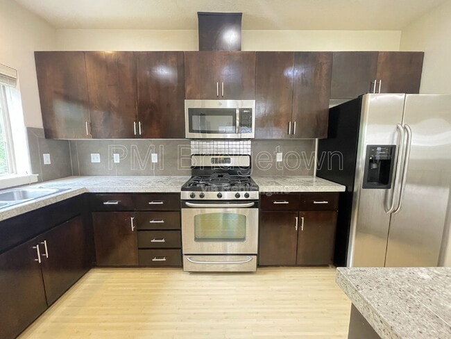 Photo - 659 NE Adwick Dr