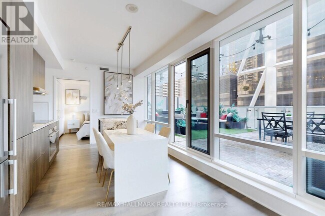 Photo - 1 Bloor St E Unit 520