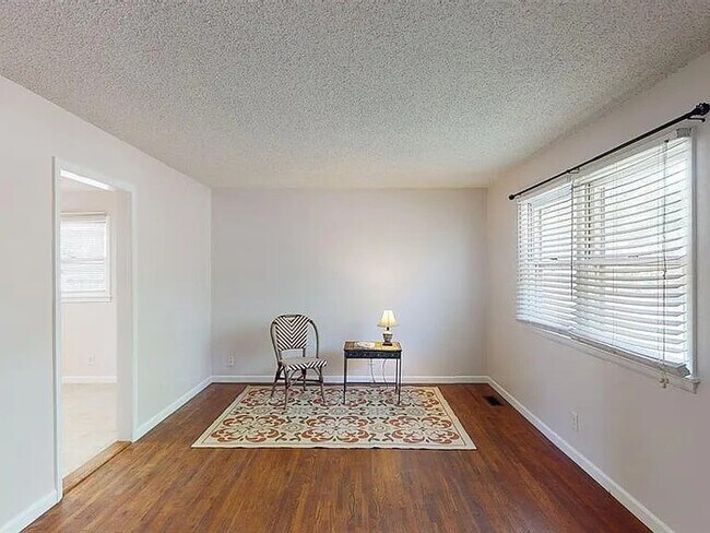 Photo - 609 Chase St