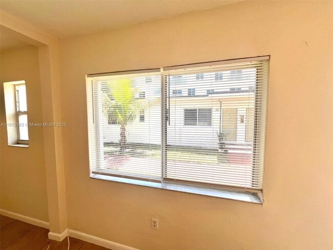 Photo - 690 NE 85th St Unidad 3D