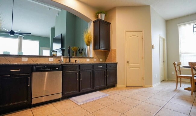 Photo - 2109 Mooncrest Dr