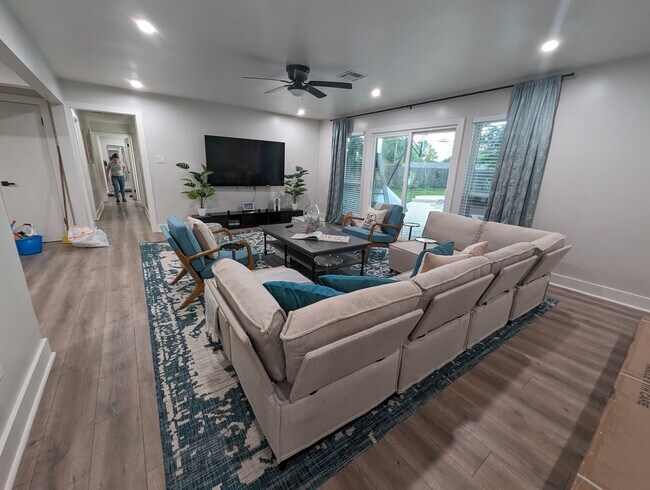 Photo - 4 Bed 2 Bath
