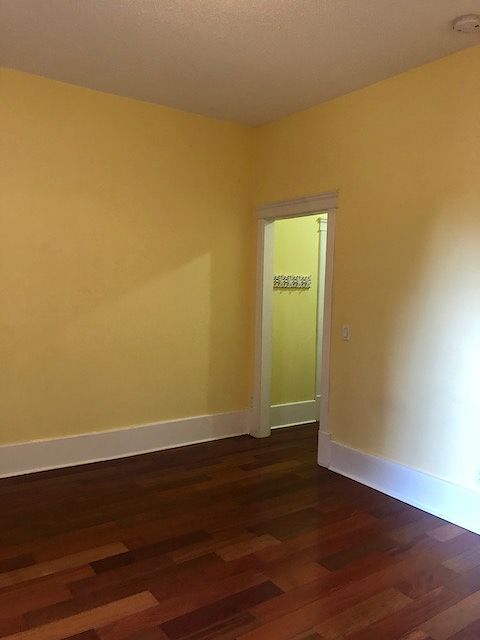 Building Photo - 1411 Centre St S Unit 01