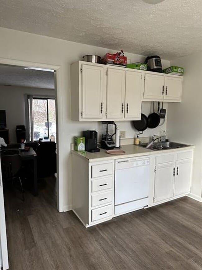 Photo - Spacious Townhome Near Campus